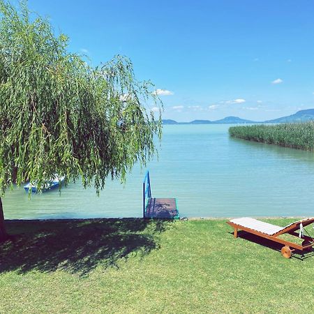 Balaton A Kertben - Balaton In The Garden - Beachfront Houses With Beautiful View, Private Beach Балатонфенивес Екстериор снимка