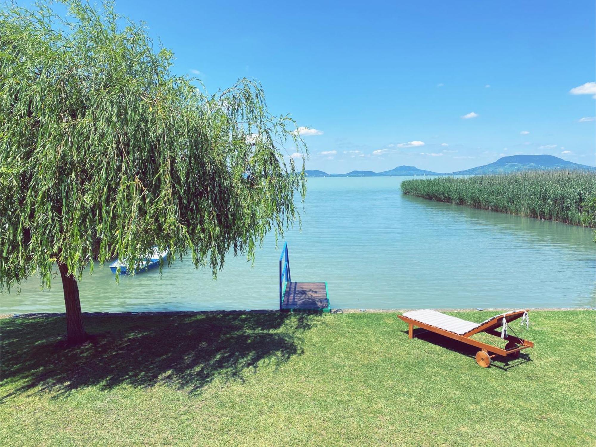 Balaton A Kertben - Balaton In The Garden - Beachfront Houses With Beautiful View, Private Beach Балатонфенивес Екстериор снимка