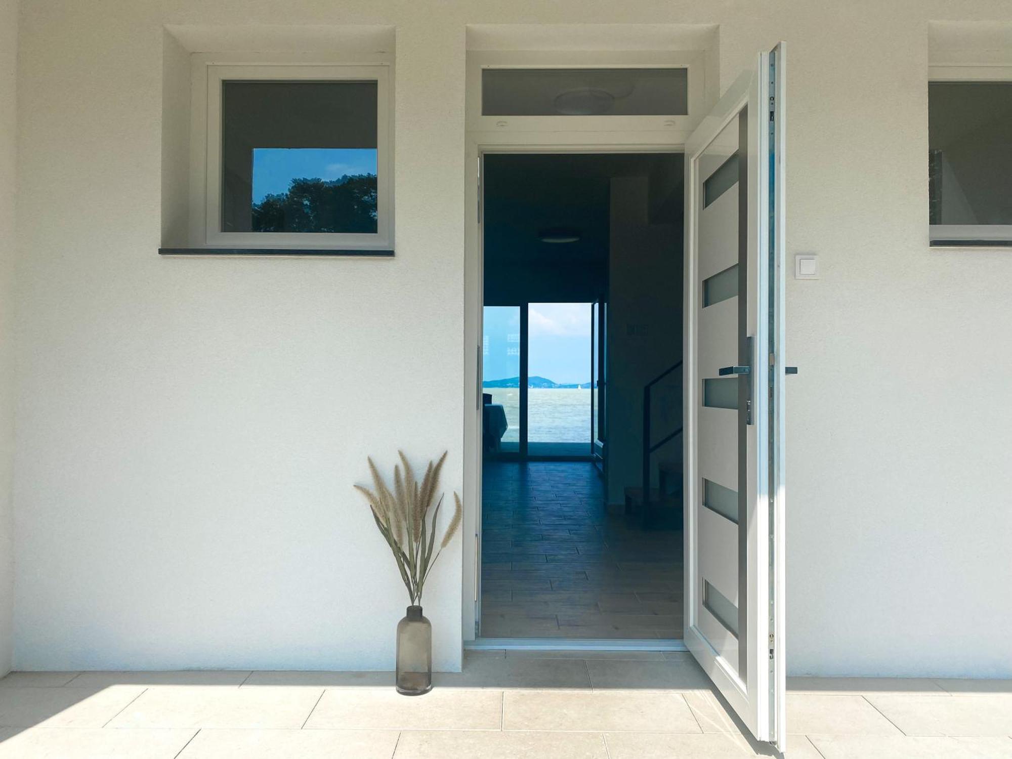 Balaton A Kertben - Balaton In The Garden - Beachfront Houses With Beautiful View, Private Beach Балатонфенивес Екстериор снимка