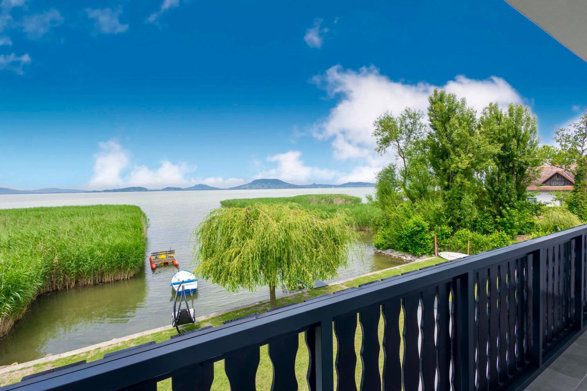 Balaton A Kertben - Balaton In The Garden - Beachfront Houses With Beautiful View, Private Beach Балатонфенивес Екстериор снимка